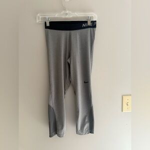 Nike Pro Cropped Leggings Woman’s SZ S Grey Athletic Lightweight Running Stretch